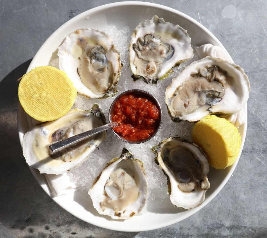 Seamore’s Teaches You How To Shuck Oysters
