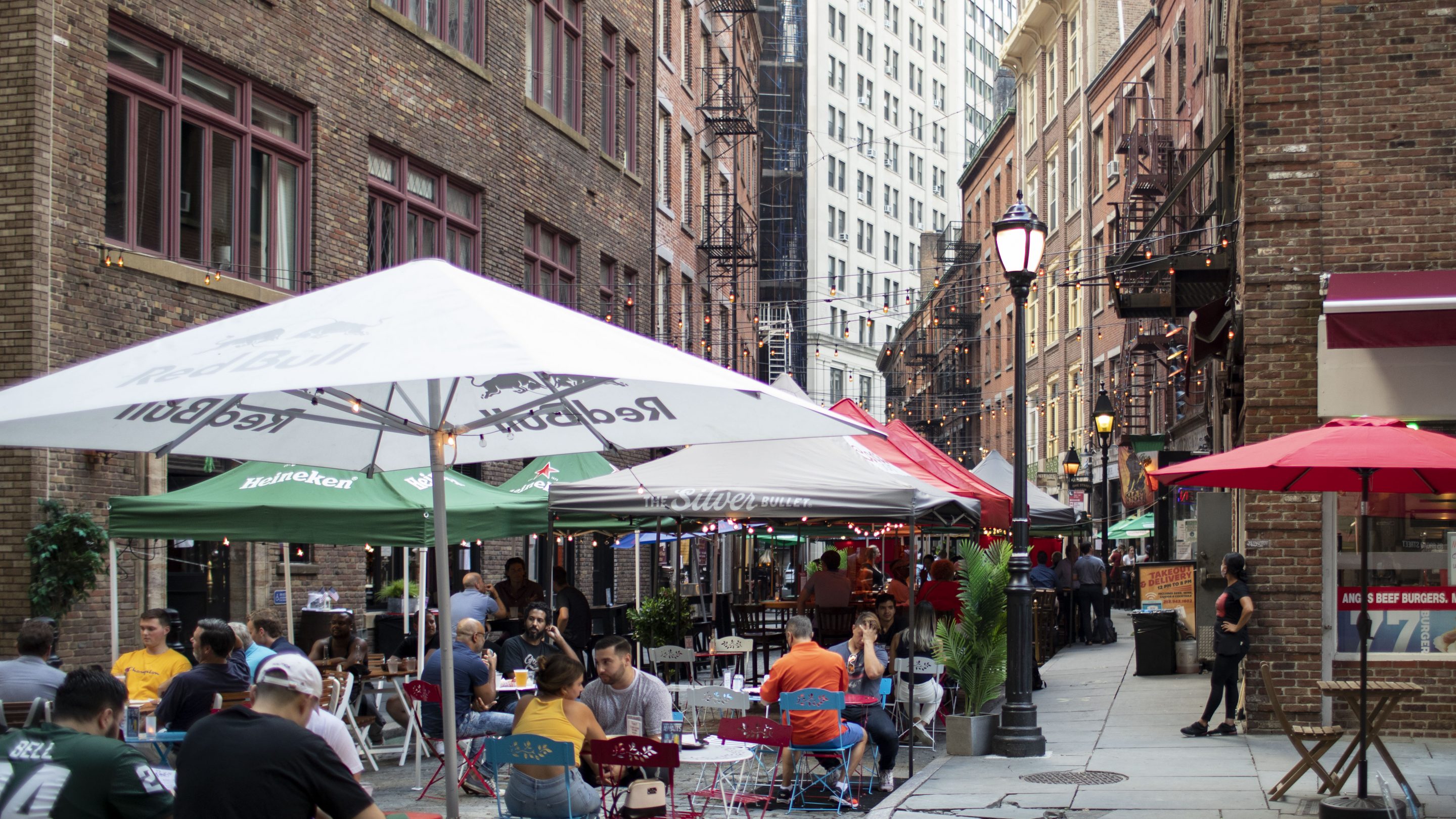 35 Places To Eat And Drink Within Five Minutes Of Downtown Live