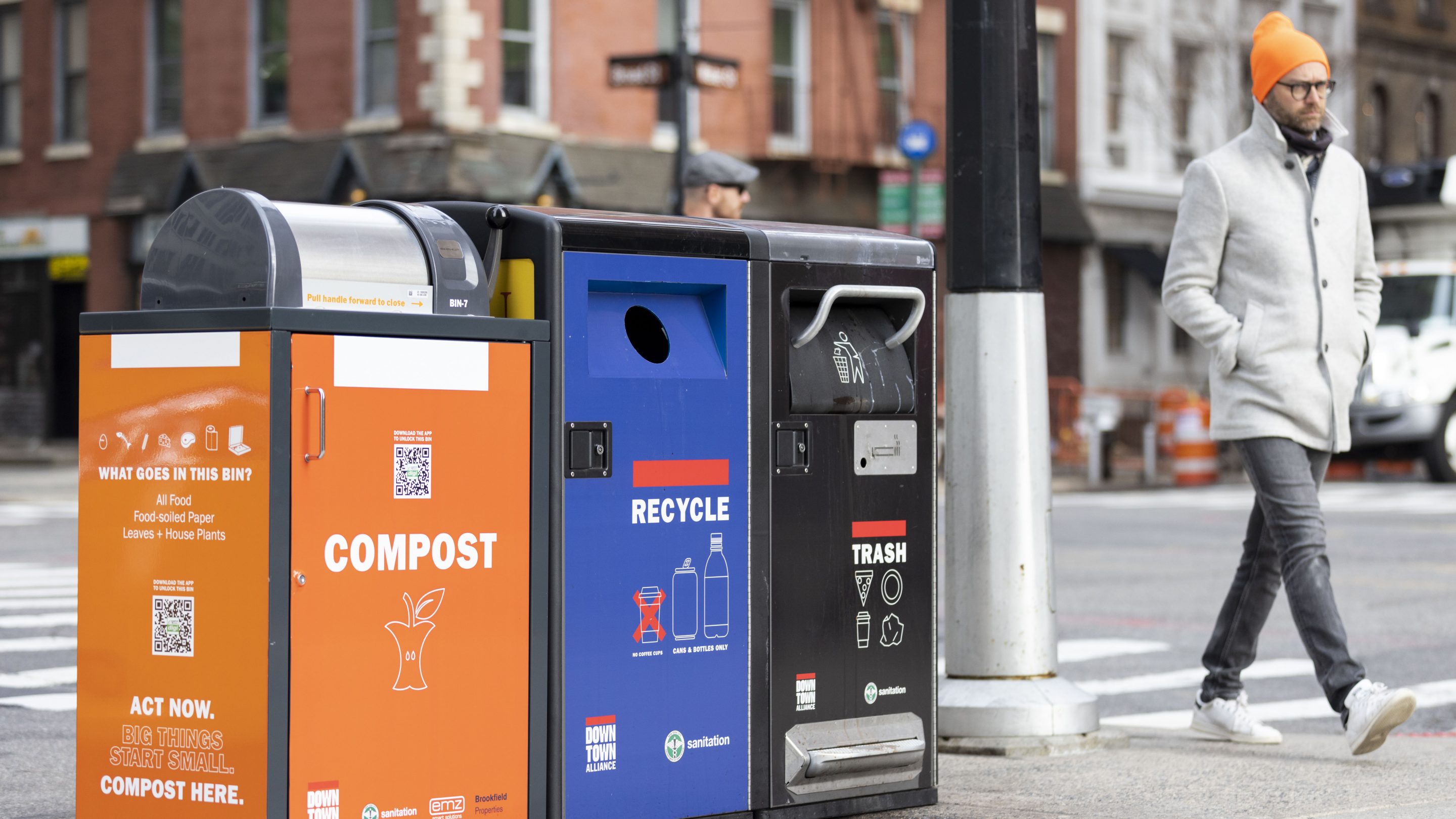 Lower Manhattan Launches NYC’s First Smartphone-Enabled Public Compost Program