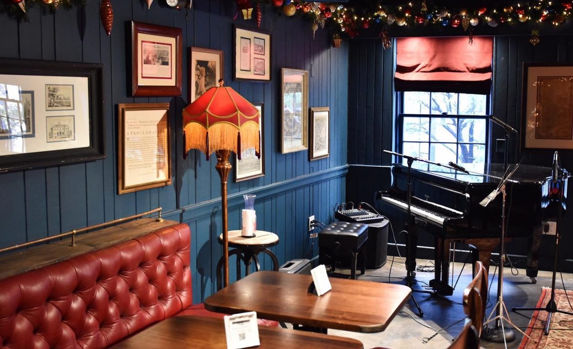 Have A Classy Night Out At Fraunces Tavern’s New Piano Bar