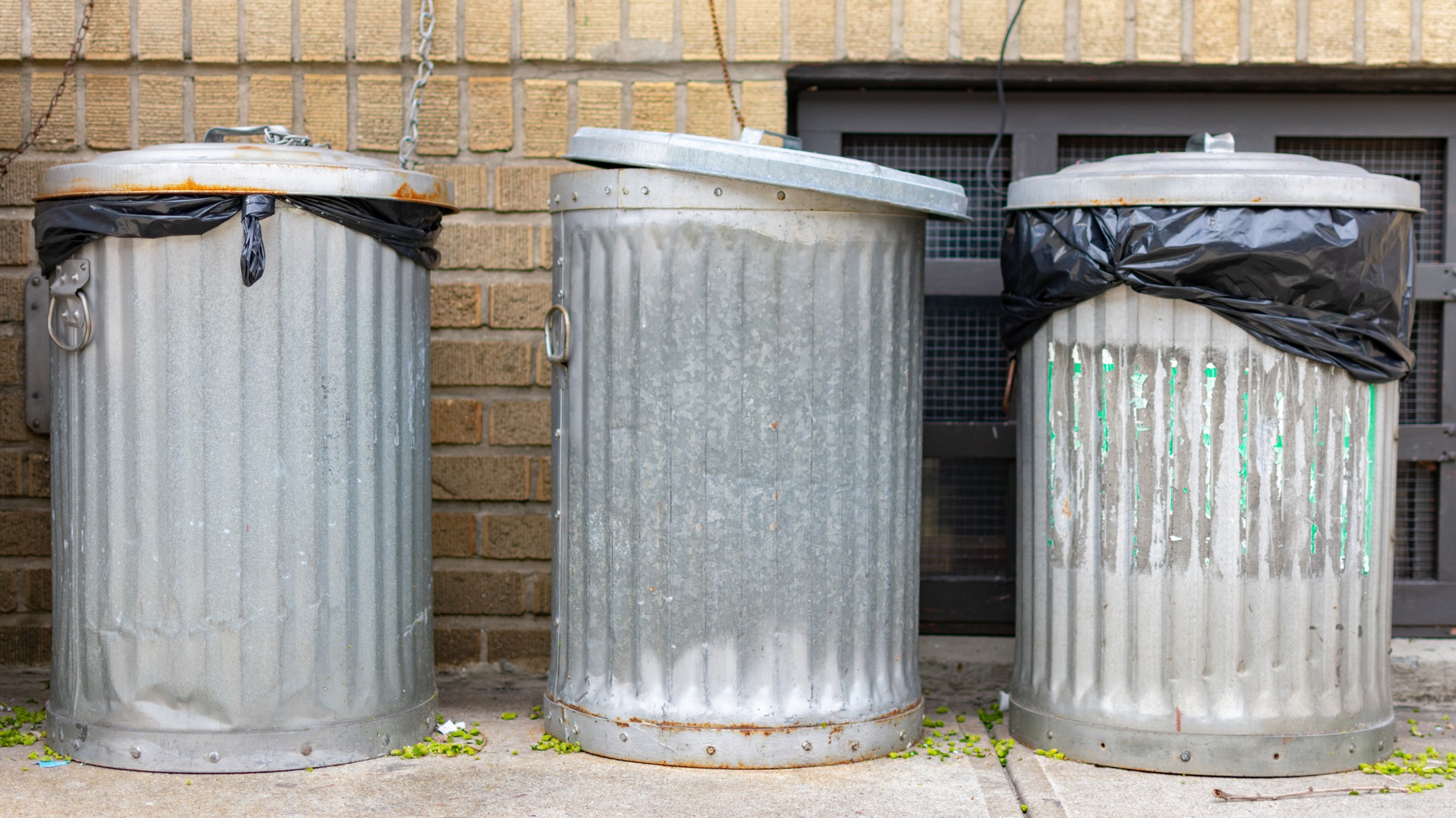 Note from DSNY: Chain Stores Must Containerize Their Waste