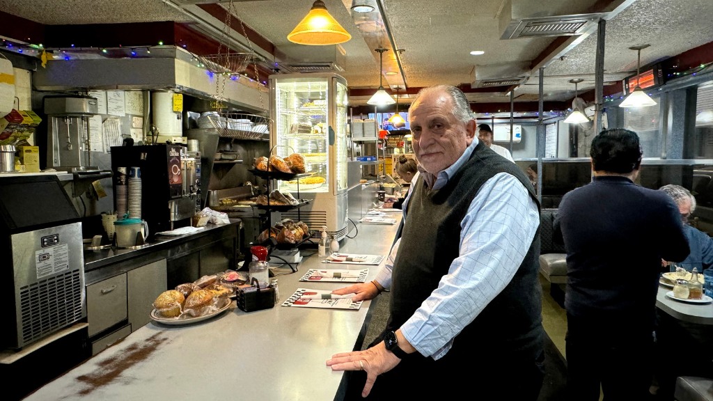 Lower Manhattan Runs on Pearl Diner — Since 1962!