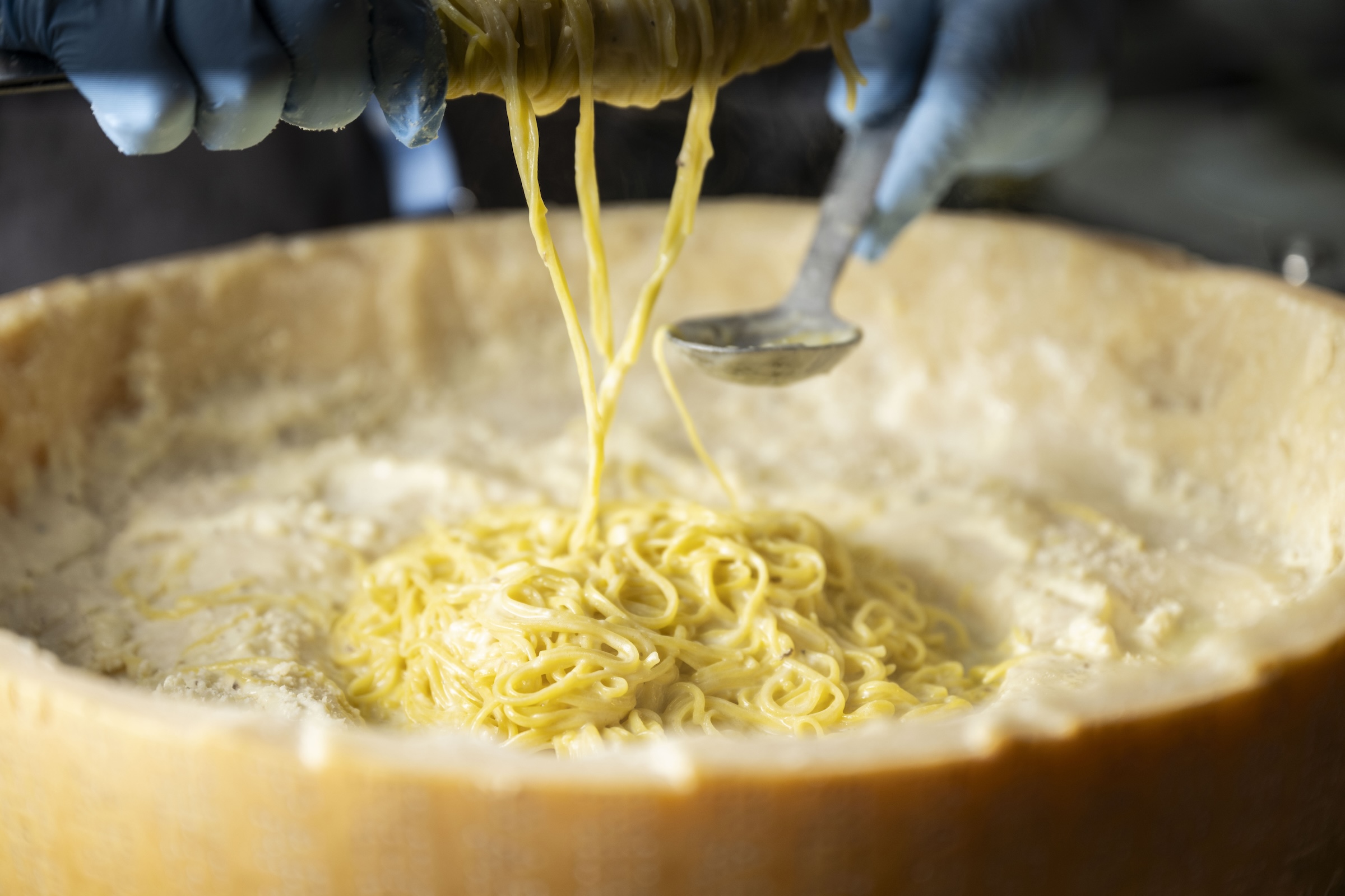 Find Food, Wine and Celebs at the NYC Wine & Food Festival